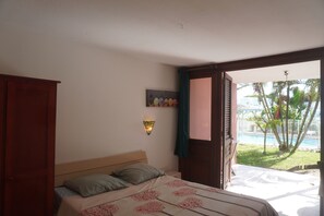 1 bedroom, WiFi, bed sheets - Apartment Dahlia (500 m from the Pointe Marin BEACH, with SWIMMING POOL) (Sainte-Anne)