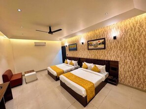 Basic Room | Desk, laptop workspace, free WiFi