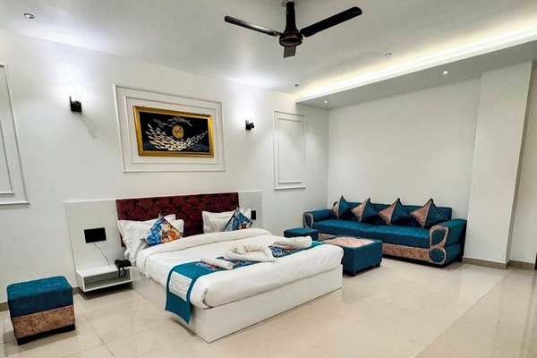 Basic Room | Desk, laptop workspace, free WiFi