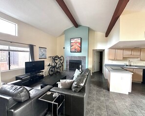 Smart-tv en een computerscherm