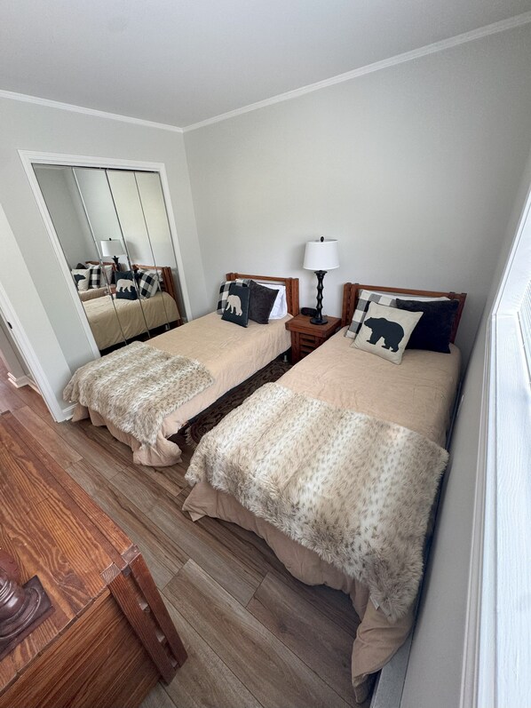 2 bedrooms, bed sheets