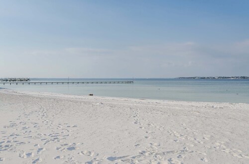 🌊 Boardwalk F1 | Steps to Gulf, Bayfront Views, Walk to Peg Leg Pete’s 🌊