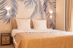 Quarto com design assinado | Frigobar, Wi-Fi de cortesia, roupa de cama