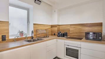 Apartment | Private kitchen | Fridge, microwave, oven, stovetop