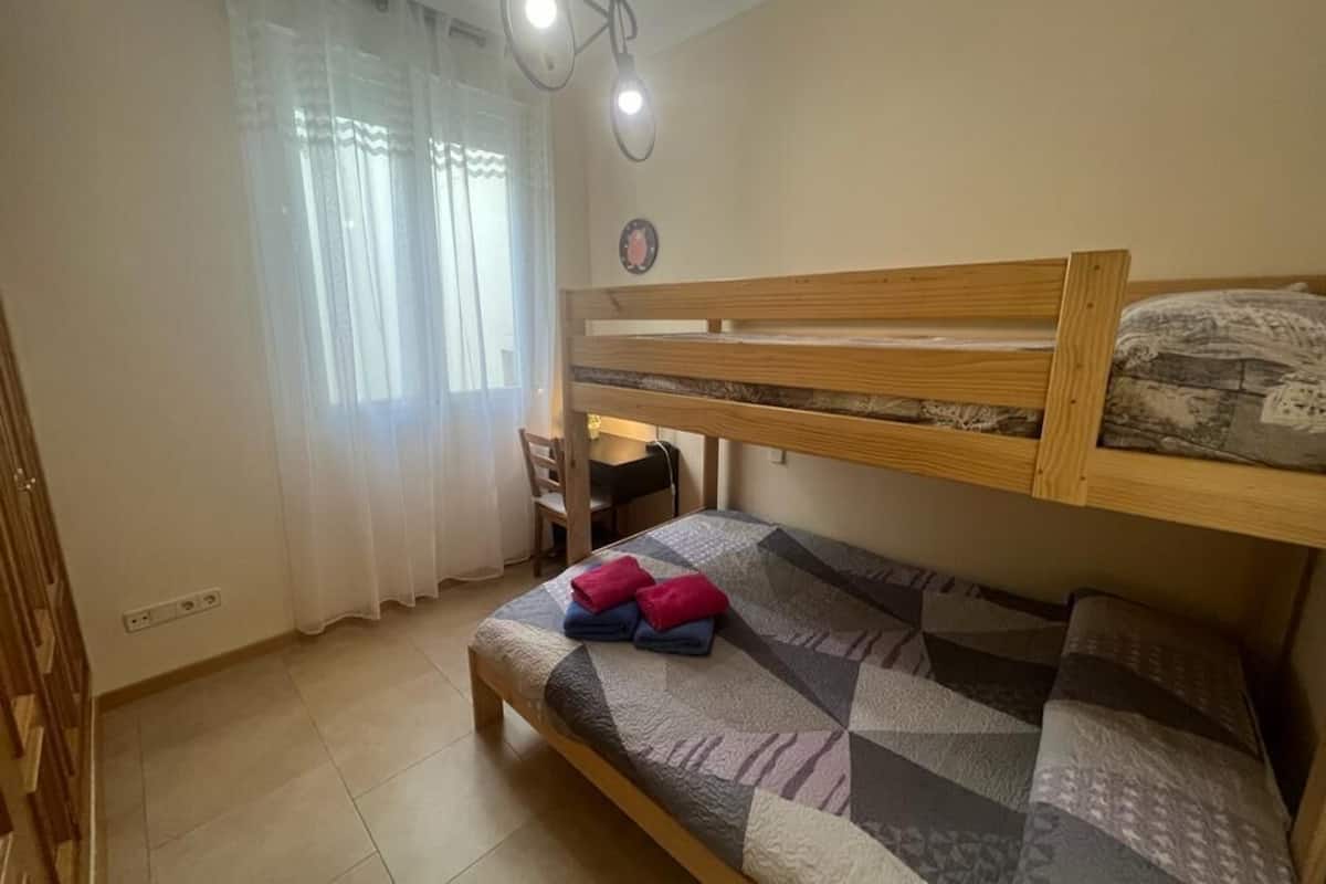 Triple Room, Shared Bathroom | Seterika/papan seterika, Wi-fi percuma