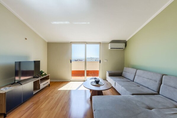 2 bedrooms - Bright Comfy 2BR Apartment by the Adriatic (Durrës)