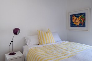 Fer et planche à repasser, Wi-Fi gratuit, draps fournis