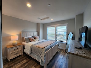 4 bedrooms, Internet, bed sheets - Salt & Still - Beautiful Water Views (Ocean Shores)