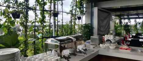 Free daily buffet breakfast