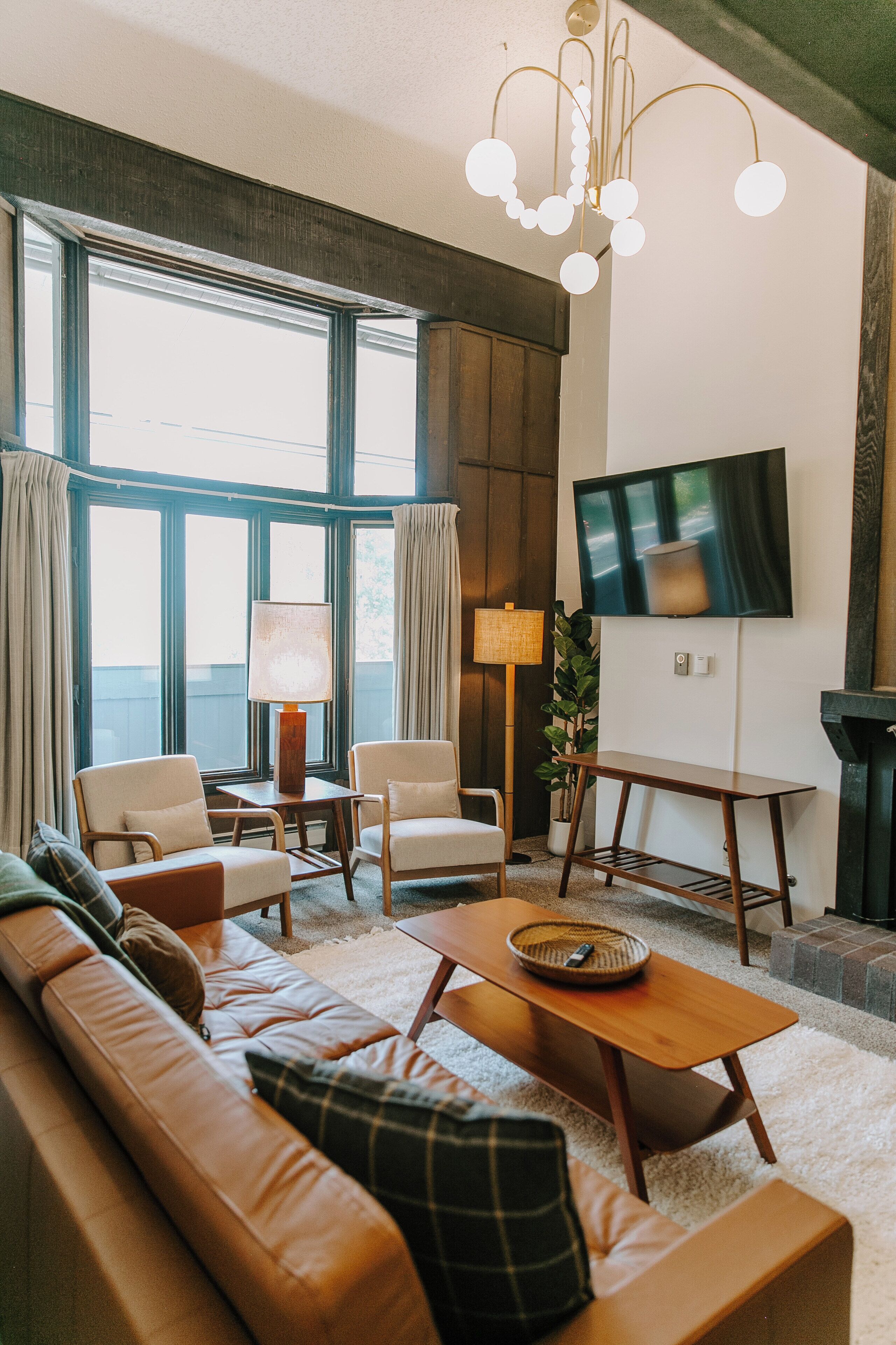Smart TV, fireplace