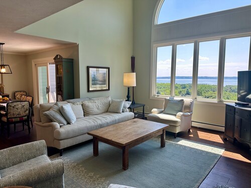 Windward Passage - Gorgeous view! Seasonal Amenities! Close to Town!