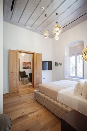 1 bedroom, in-room safe, iron/ironing board, free WiFi