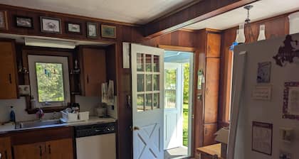 4-bedroom house on lake in delightful Shelter Island with WiFi, AC on 3.2 acres