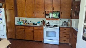 Mikroaaltouuni, uuni, liesi