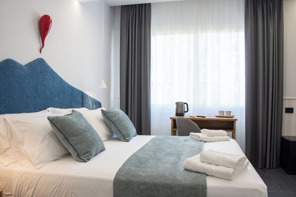 4 habitaciones, escritorio, tabla de planchar con plancha y wifi gratis 