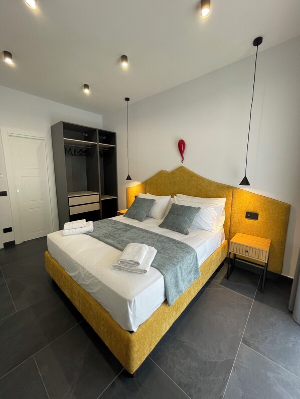4 bedrooms, desk, iron/ironing board, free WiFi
