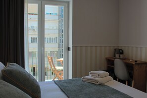 4 bedrooms, desk, iron/ironing board, free WiFi