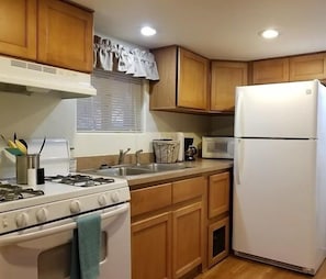 Refrigerador, horno, cafetera/tetera