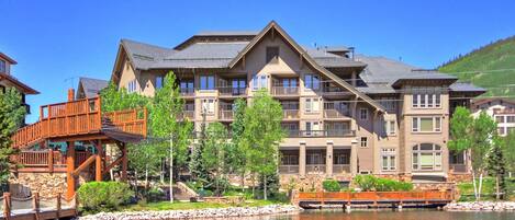 المنشأة من الخارج