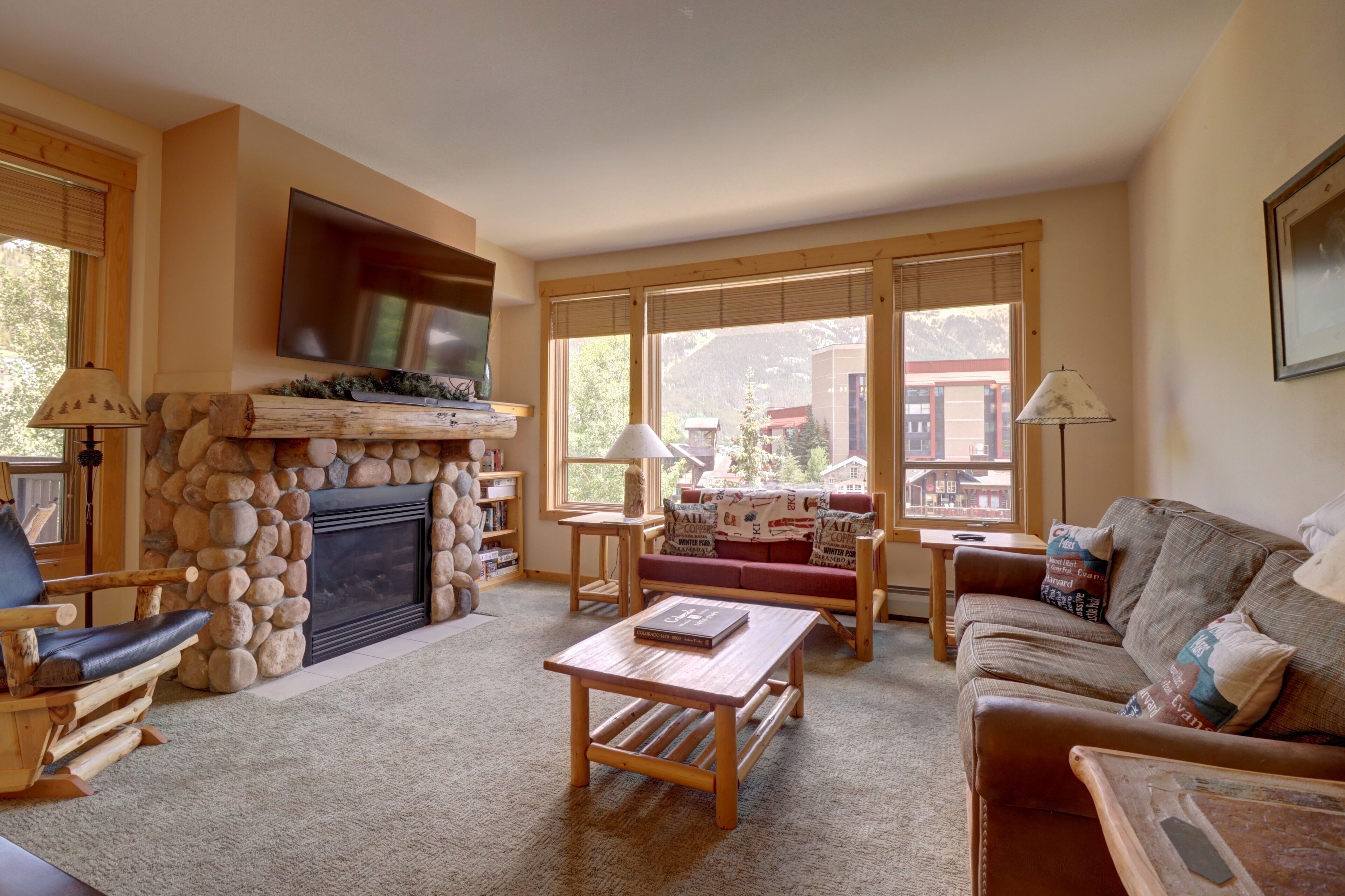 Condo, 3 Bedrooms | Living area