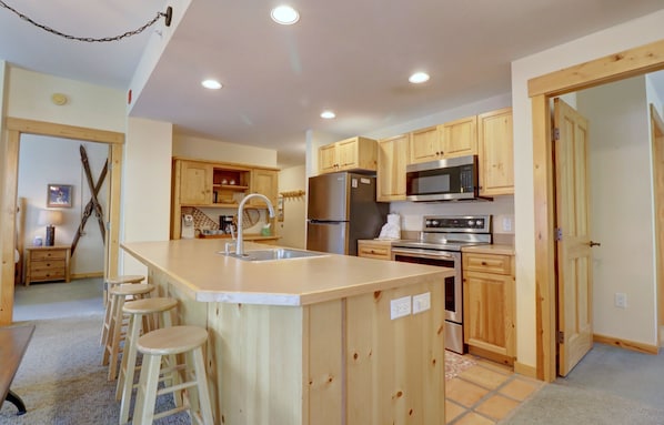 Condo, 3 Bedrooms | Private kitchen