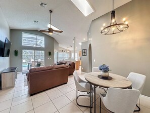 Villa, 4 Bedrooms | Bahagian dalam