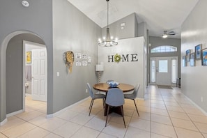 Villa, 4 chambres | Restauration