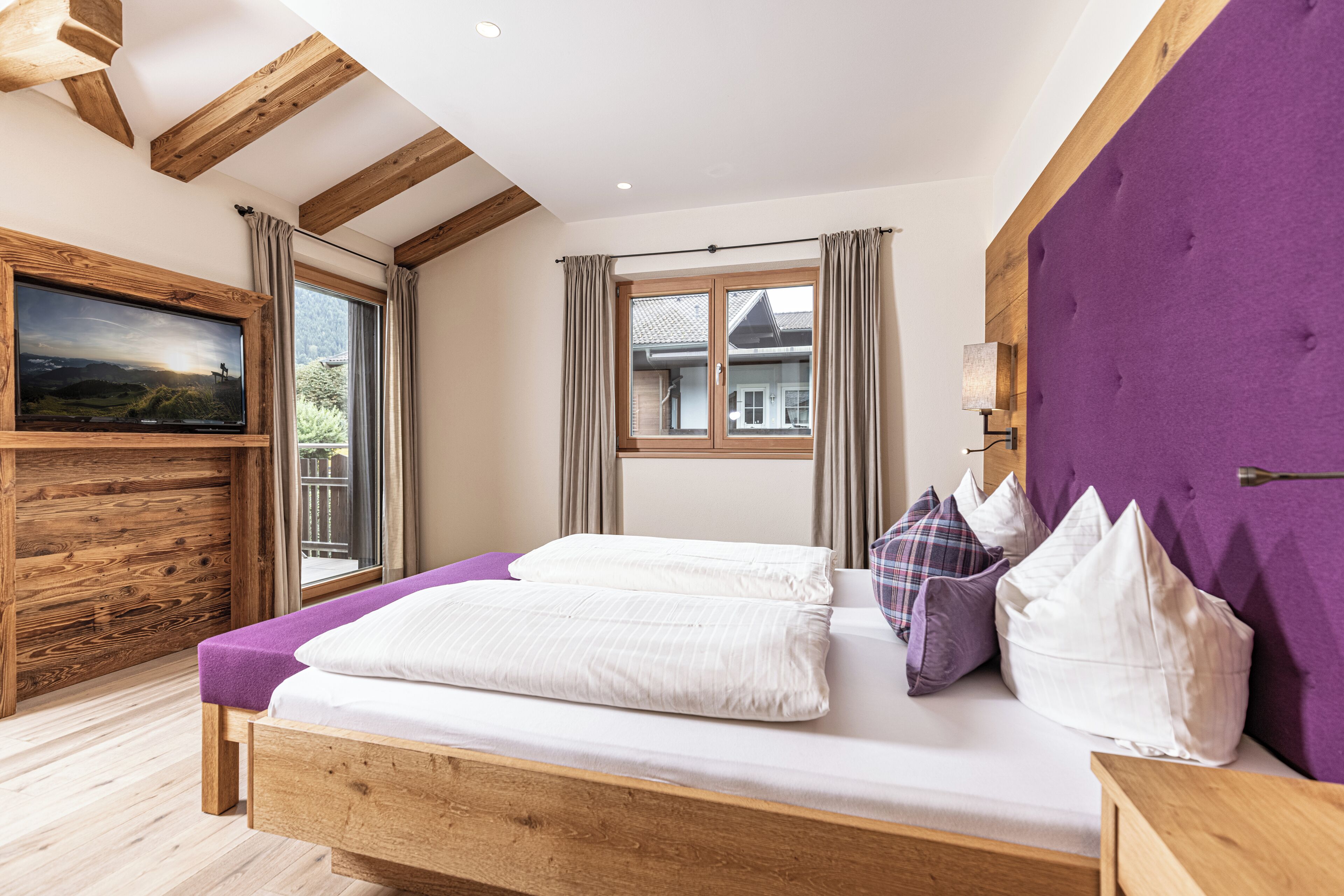 Zimmersafe, Verdunkelungsvorhänge, schallisolierte Zimmer