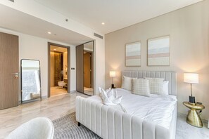 Luxury Apartment, Canal View