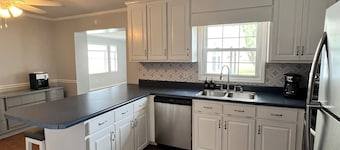 CEDARSTONE RANCH 3-bedroom house with Golf Cart. Ride and enjoy Country Living.