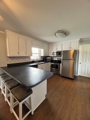 Refrigerador, microondas, horno, placa de cocina