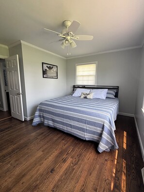 3 habitaciones, tabla de planchar con plancha, wifi y ropa de cama 