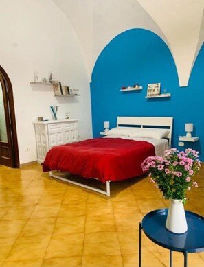 2 habitaciones, tabla de planchar con plancha y cuna de viaje