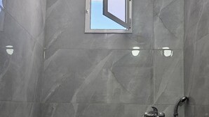 تجهيزات دش، مجففات شعر، مناشف، صابون