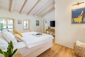 4 habitaciones, tabla de planchar con plancha, wifi y ropa de cama 
