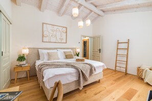 4 habitaciones, tabla de planchar con plancha, wifi y ropa de cama 
