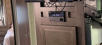 Cozy RV and very cleantravel trailer sleeps for, but it can sleep six 29 feet