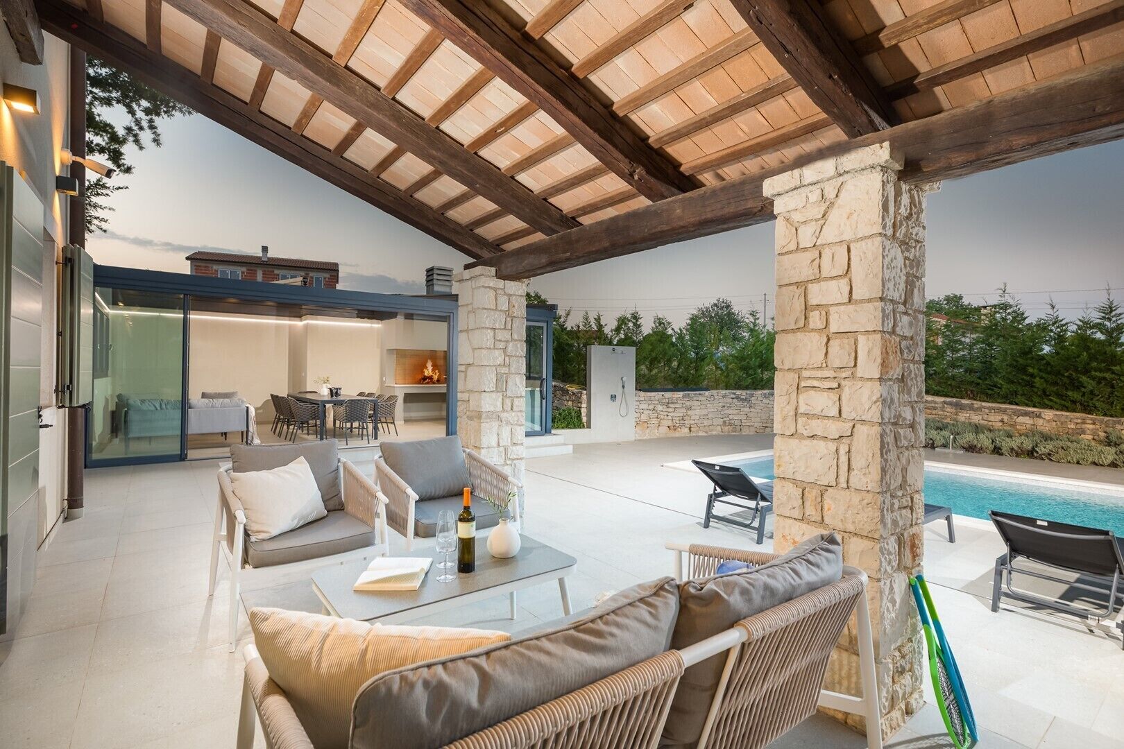 تناول الطعام بالخارج