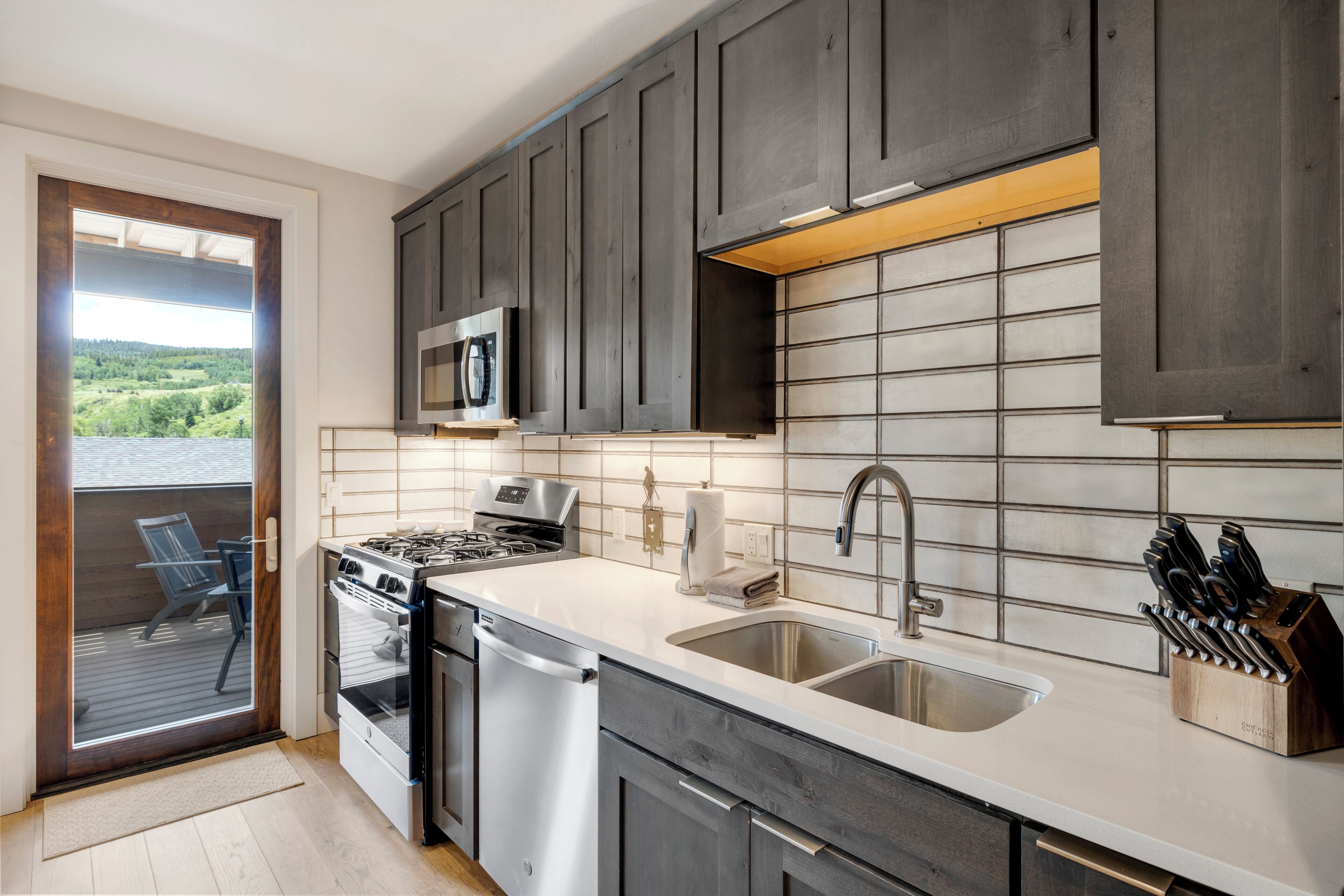 Mikrowelle, Herdplatte, Geschirrspüler