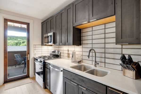 Microwave, stovetop, dishwasher, coffee/tea maker