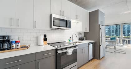 4BR Corporate Suite Central and Modern