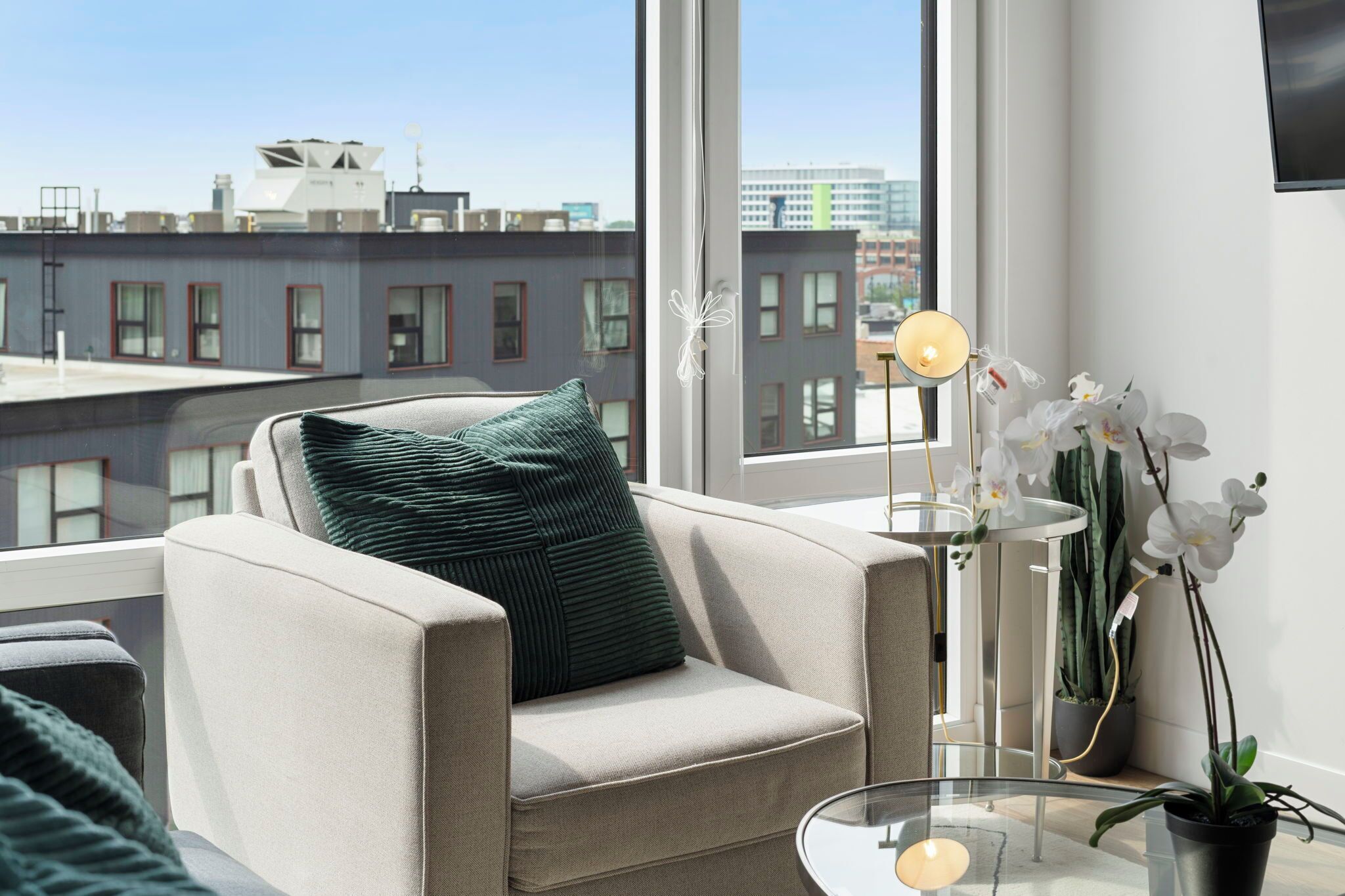 Business Apartment, City View | Living area