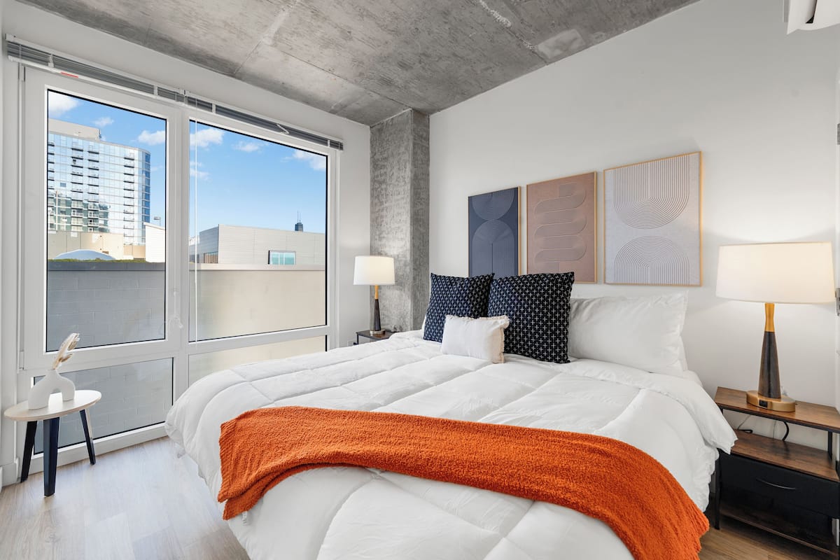 City Apartment, City View | Hypo-allergenic bedding, iron/ironing board, travel cot, free WiFi