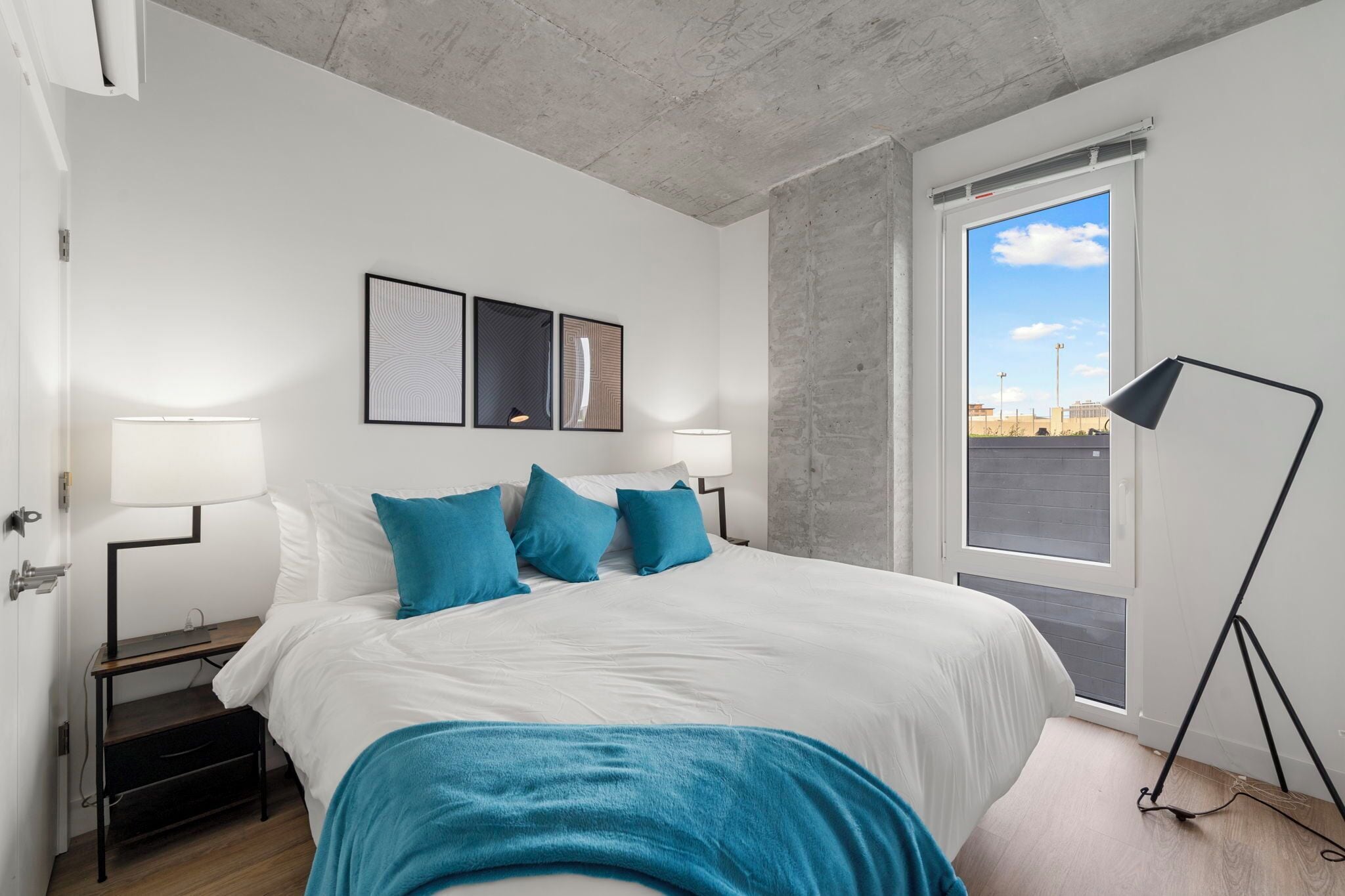 Departamento urbano, vista a la ciudad | Tabla de planchar con plancha, wifi gratis y ropa de cama 