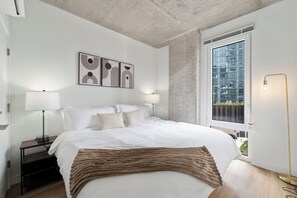 Hypo-allergenic bedding, iron/ironing board, travel cot, free WiFi