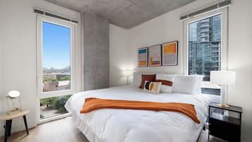Familienapartment, Stadtblick | Bügeleisen/Bügelbrett, kostenloses WLAN, Bettwäsche