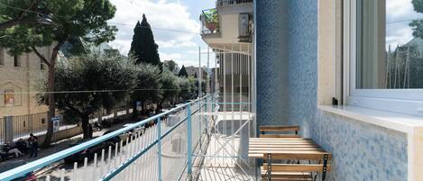 Quarto conforto, vista para a cidade | Terraço/pátio