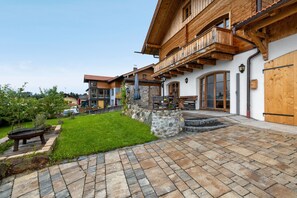 Terrace/patio - Apartment 'Walcher Alm' with Lake View, Shared Terrace and Wi-Fi (Höslwang)