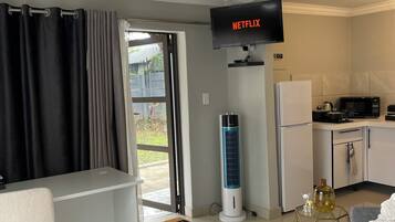 1 chambre, fer et planche Ă repasser, Wi-Fi gratuit, draps fournis