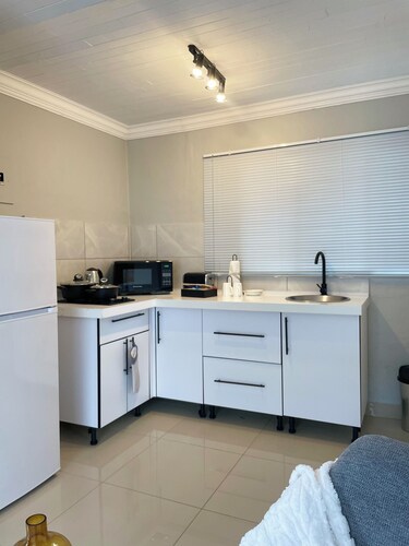 Comfortable Open-Plan Studio Stay — 36 On Blougom, Midrand